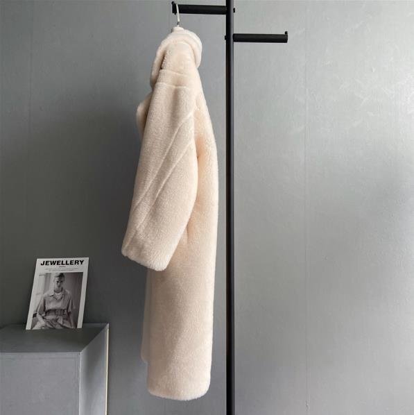 高級感満載★ 最高級☆ 優雅の極上☆ リアルファーロングコート 肉厚毛皮柔らかな手触り贅沢のコート_画像3