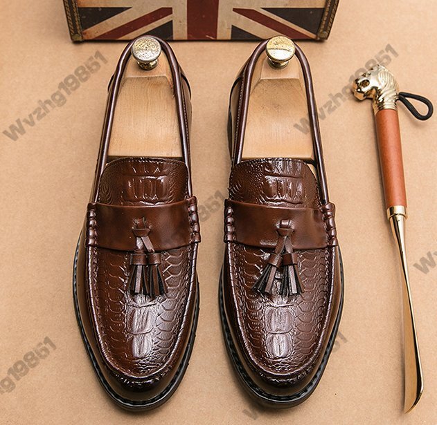  новый мода крокодил кожа. повседневная обувь весна . осенний уникальный бахрома. ... кожа обувь Британия .. .. цвет .. рукав. мужчина обувь 