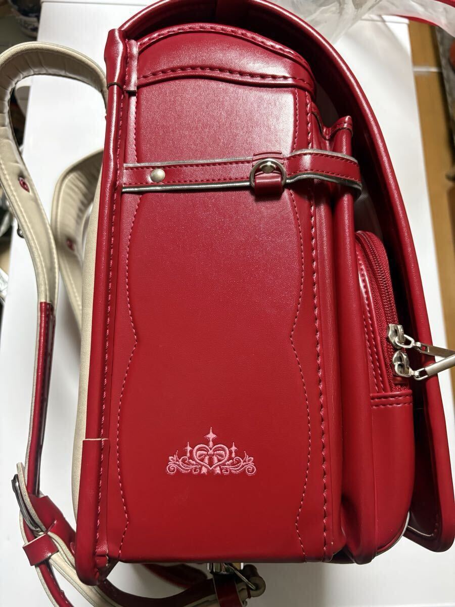 送料無料中古品ランドセル 赤 女の子 天使の羽 モデルロイヤルリコーダー入 セイバン_画像3
