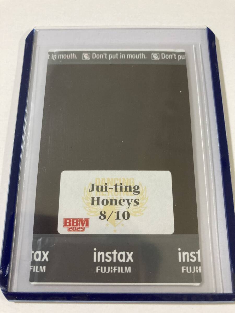 【Jui-ting(Honeys)】BBM 2025 DANCING HEROINE チアリーダーカード☆福岡ソフトバンクホークス☆直筆サイン入り チェキ/10枚限定_画像2