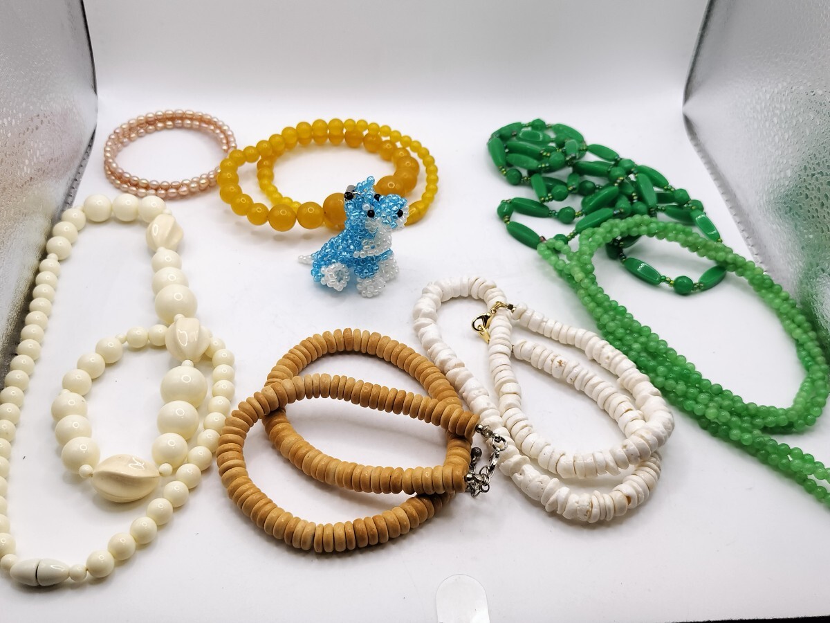 【1000円スタート】アクセサリー まとめ 大量 ネックレス ブレスレット ビーズ細工 パール調 ウッド 貝殻 イミテーション色々セット_画像2
