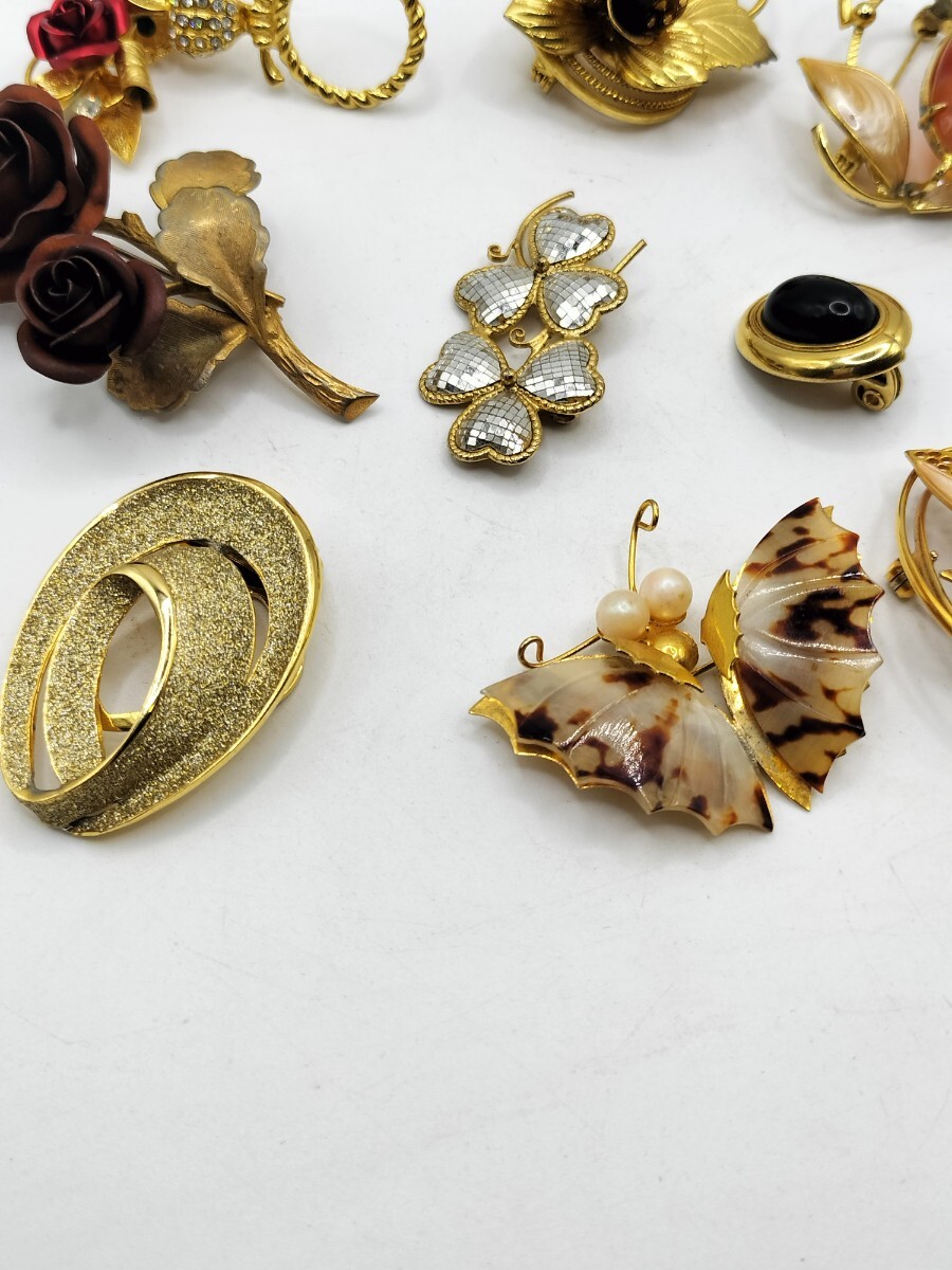 【1000円スタート】 アクセサリー 大量 おまとめ ブローチ スカーフクリップ ペンダントトップ カメオ 花 蝶々 デザイン色々 総重量画像_画像4