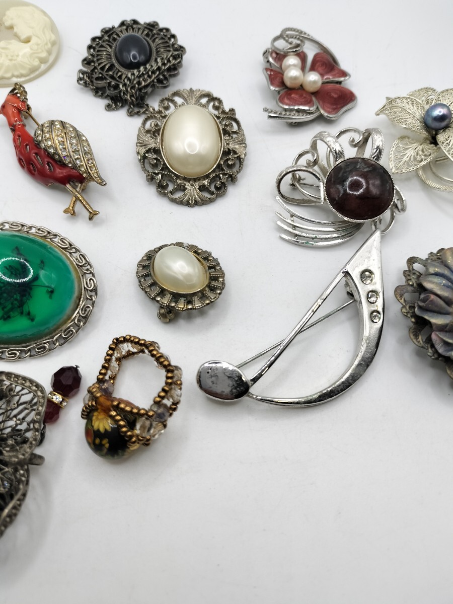 ブローチ 大量 まとめ売り ヴィンテージ アンティーク調 デザイン色々 カメオ調 花 鳥 アクセサリー セット 総重量あり_画像6