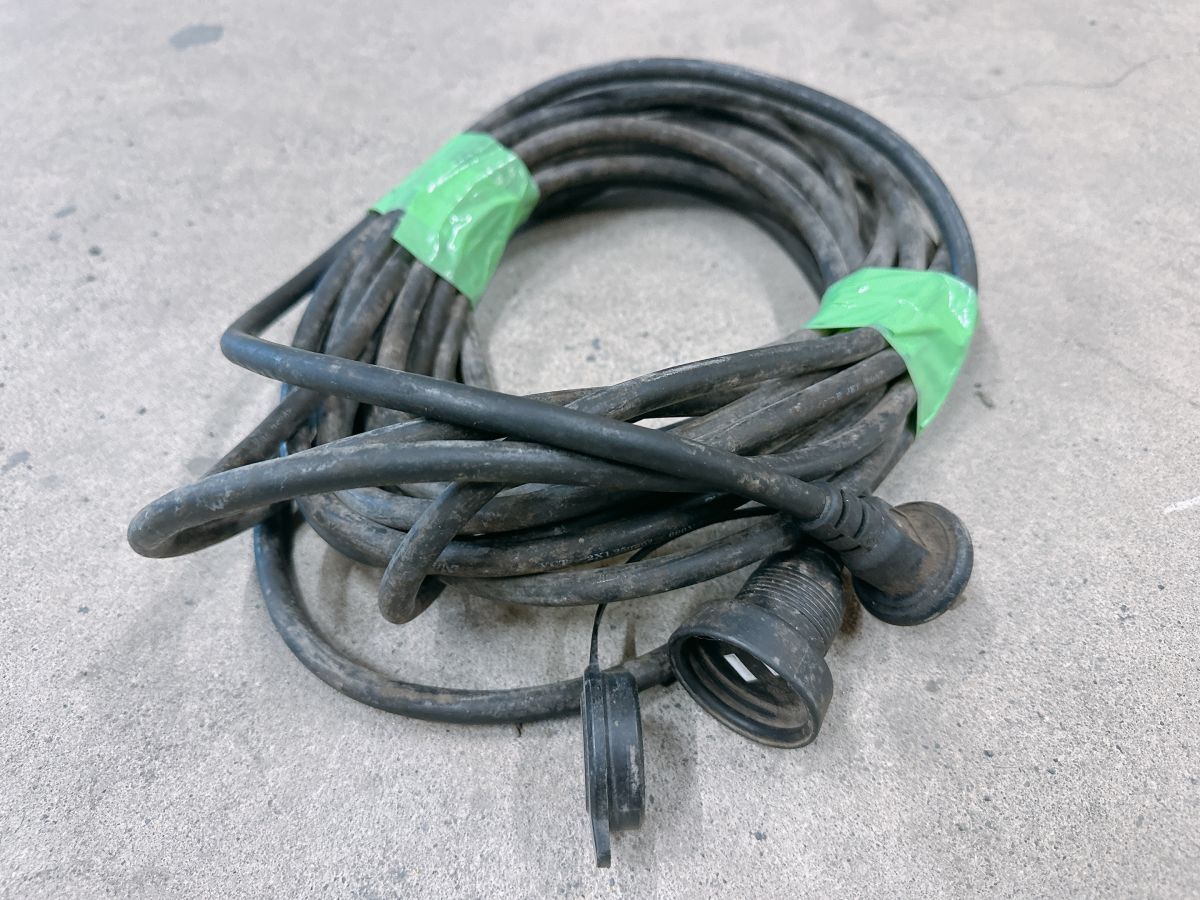 中古 (株)シバタ 延長コード 約10m VCT 2X1.25 防雨型 作業用 農機具 工事 園芸 フタ付コード 電源コード 延長ケーブル 1030あわ1 E2 80_画像1