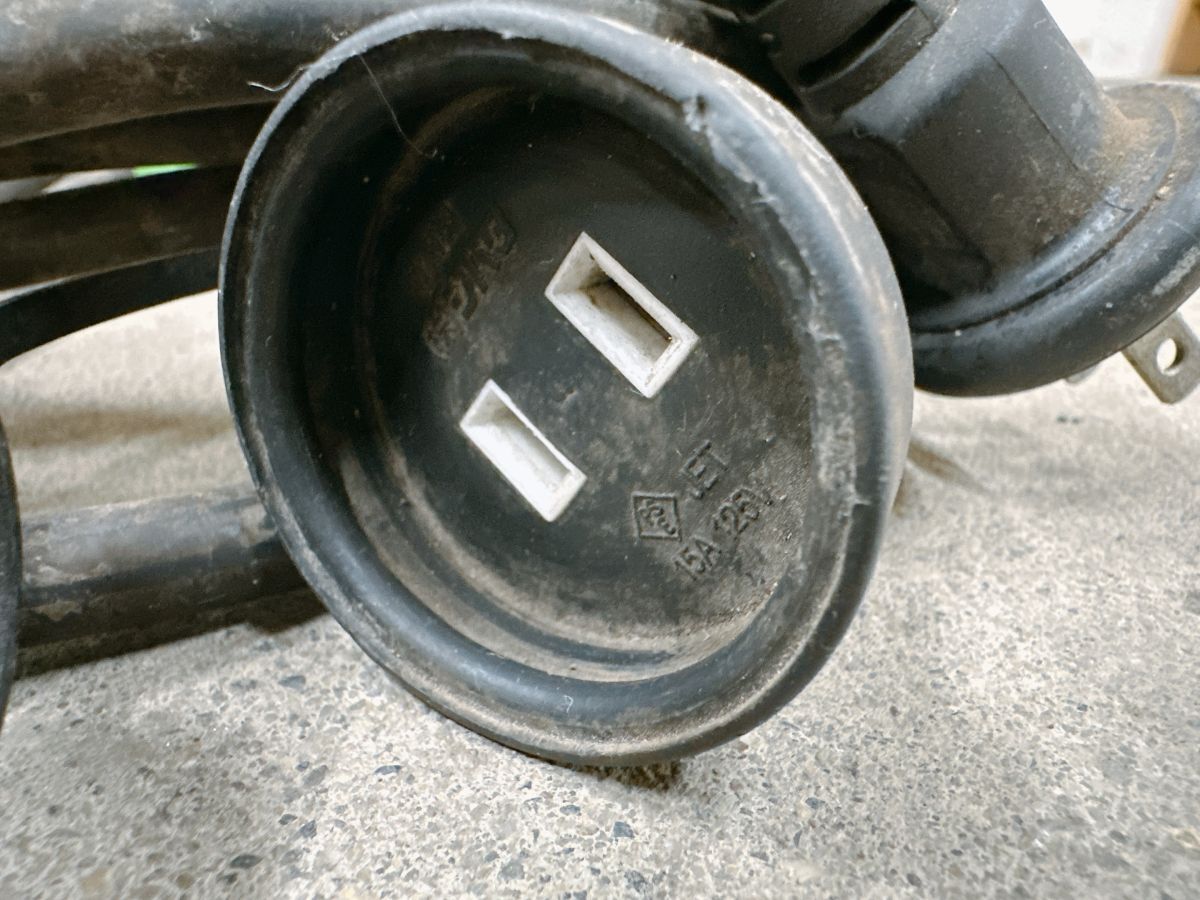 中古 (株)シバタ 延長コード 約10m VCT 2X1.25 防雨型 作業用 農機具 工事 園芸 フタ付コード 電源コード 延長ケーブル 1030あわ1 E2 80_画像4