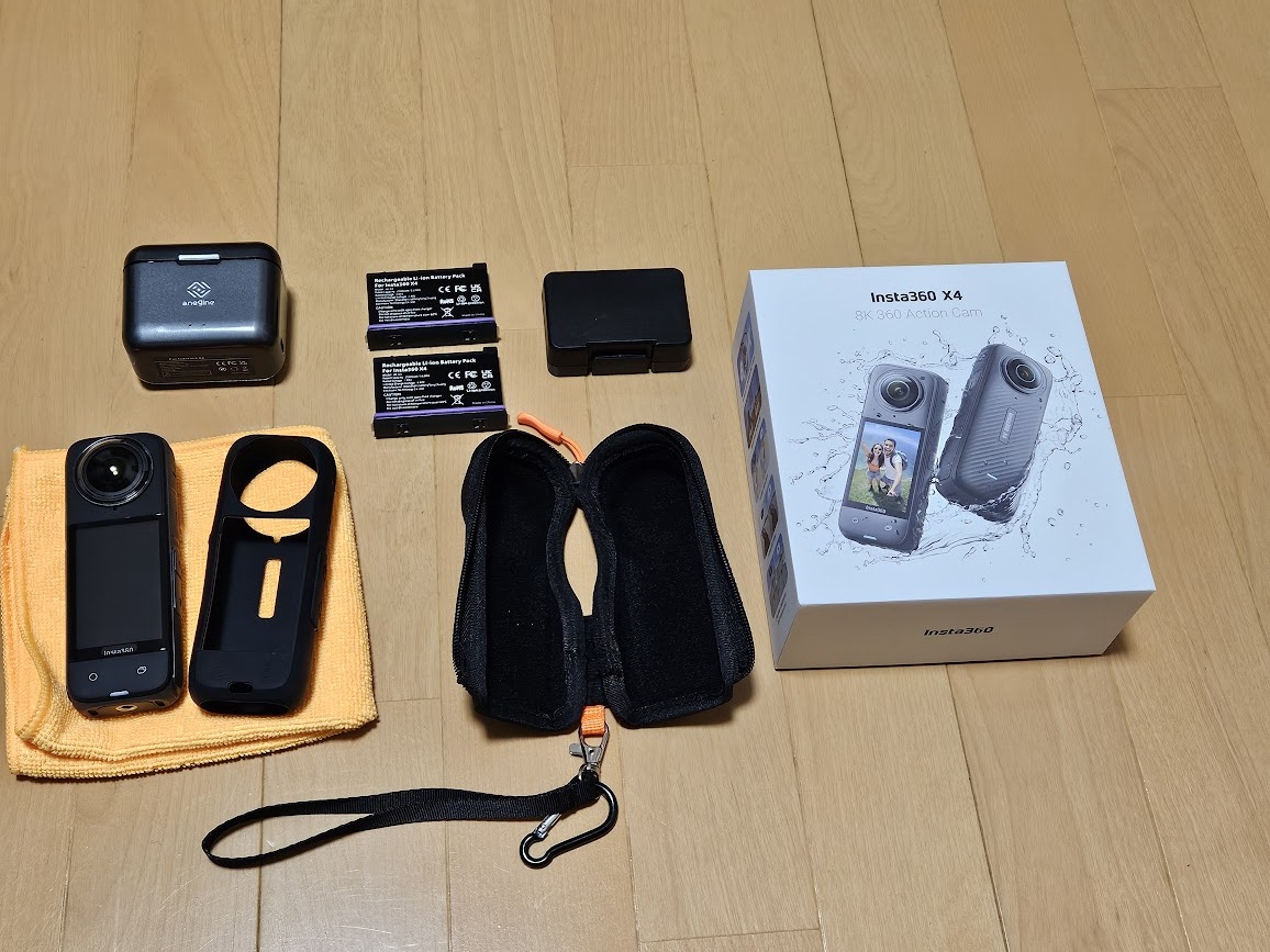 Insta360 X4　プラス　社外バッテリ２個　プラス　社外充電器　プラス　社外本体カバー　プラス　社外ケース　中古_画像1