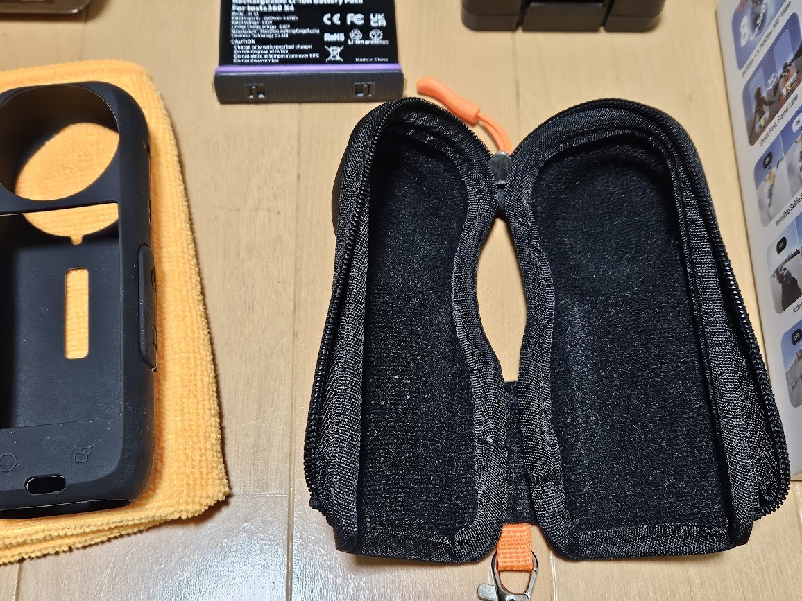 Insta360 X4　プラス　社外バッテリ２個　プラス　社外充電器　プラス　社外本体カバー　プラス　社外ケース　中古_画像3