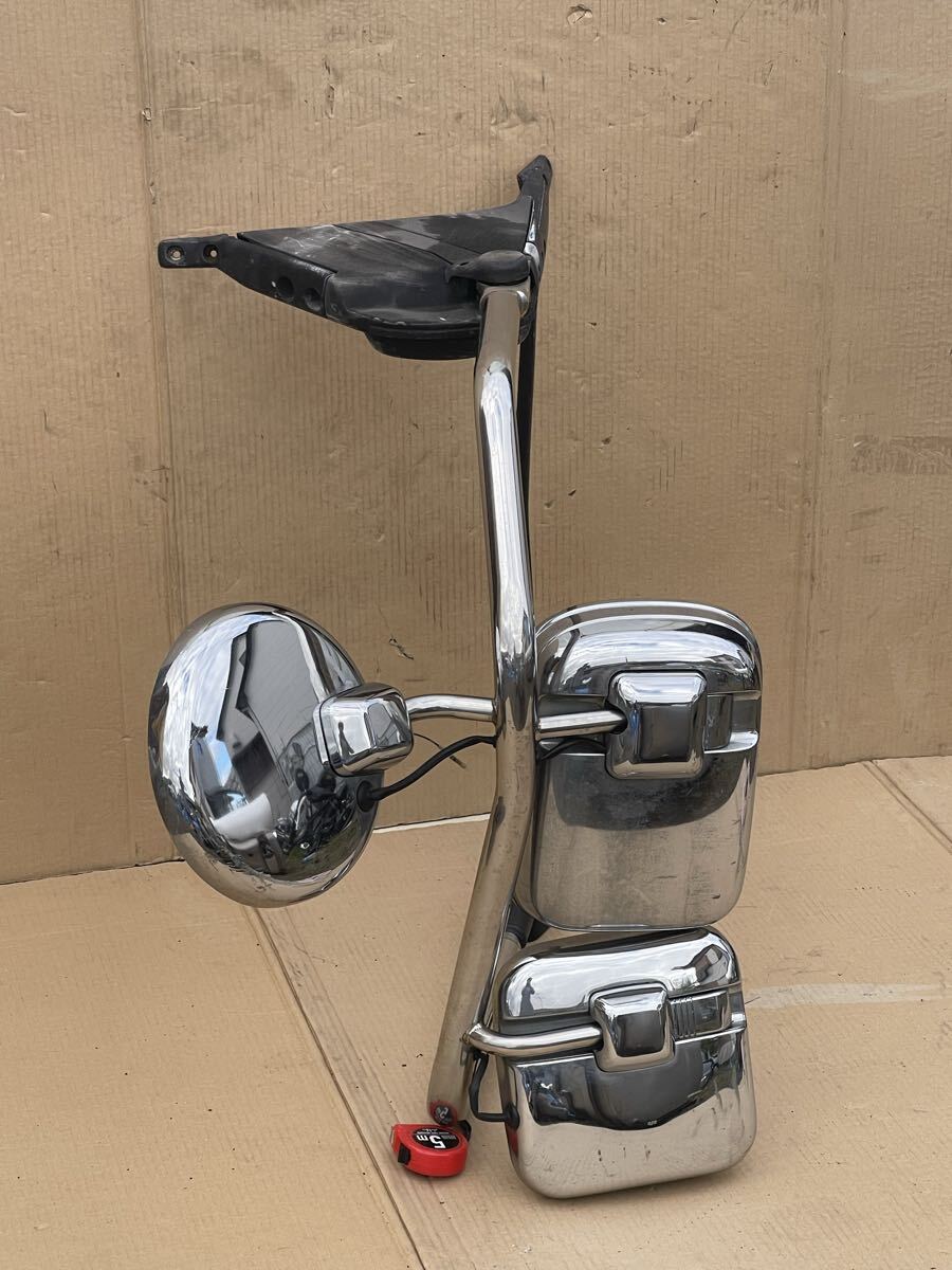 239 純正日産UD クオン/トラックス クロームサイドミラーステー（助手席側左側）1個ガラスなし_画像1