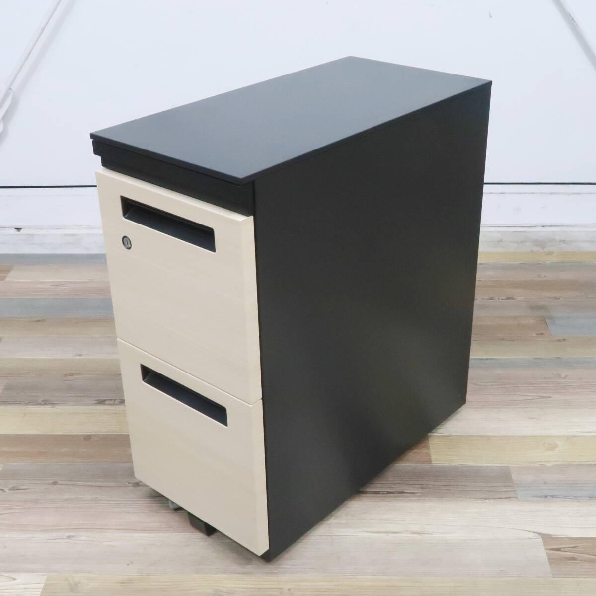 【在庫処分・未使用品】内田洋行 ウチダ STワゴン スリムワゴン 収納 シリンダー錠タイプ_画像1