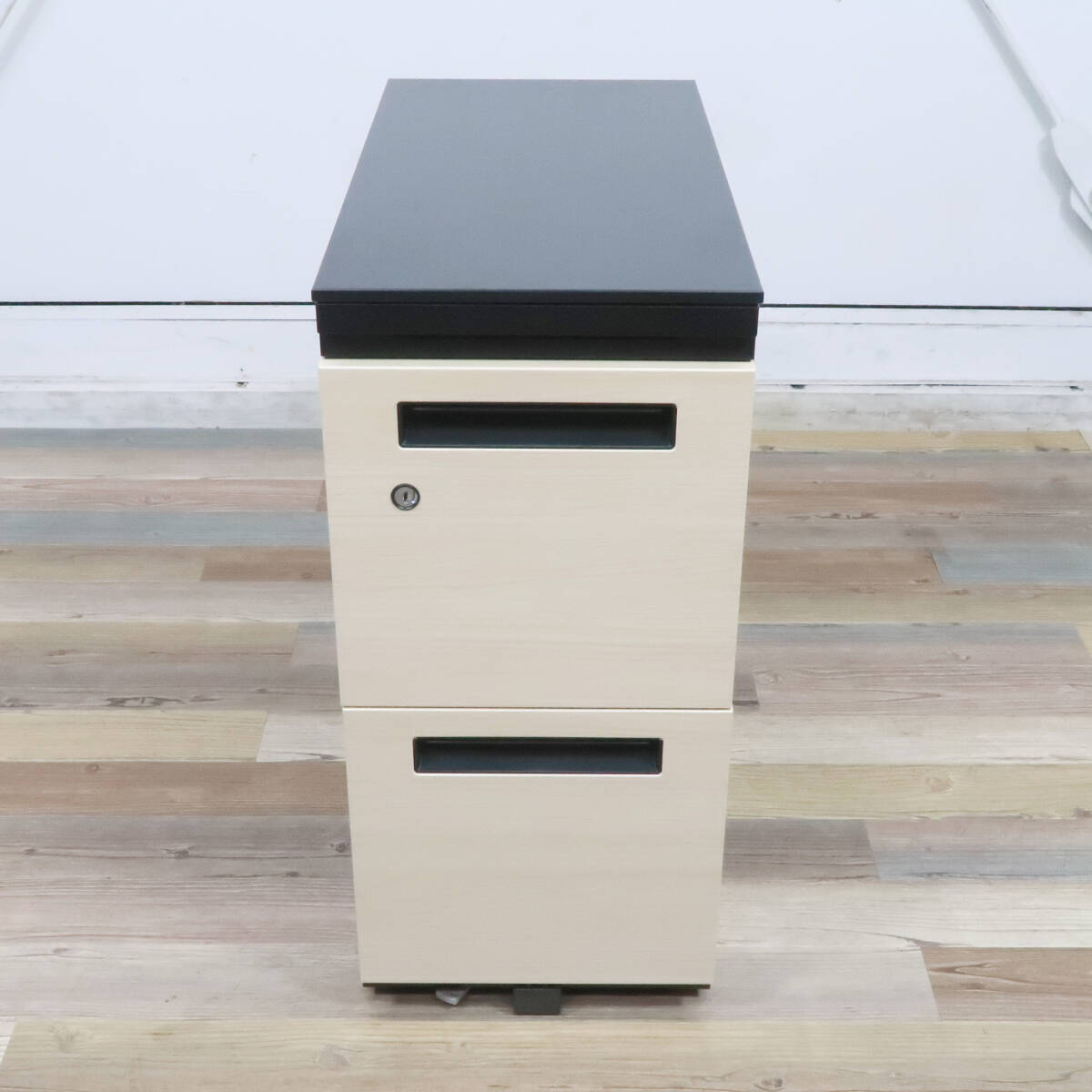 【在庫処分・未使用品】内田洋行 ウチダ STワゴン スリムワゴン 収納 シリンダー錠タイプ_画像2