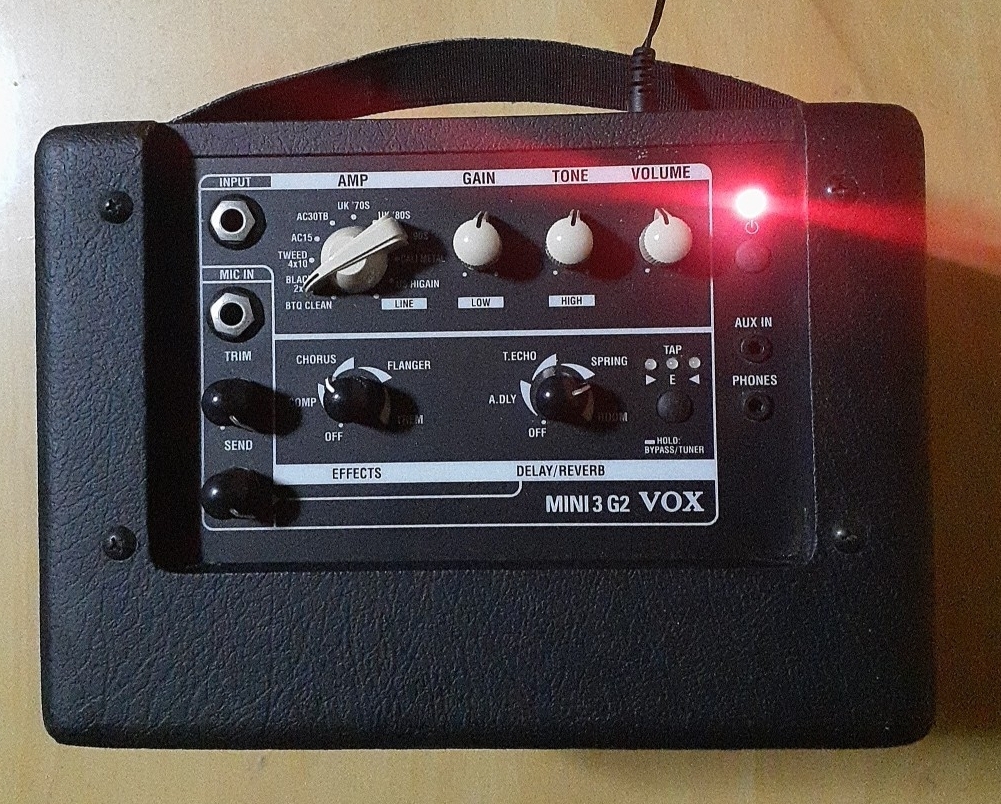 ★ VOX　MINI3 G2 ガリ無し完動美品　アダプター付属_画像2