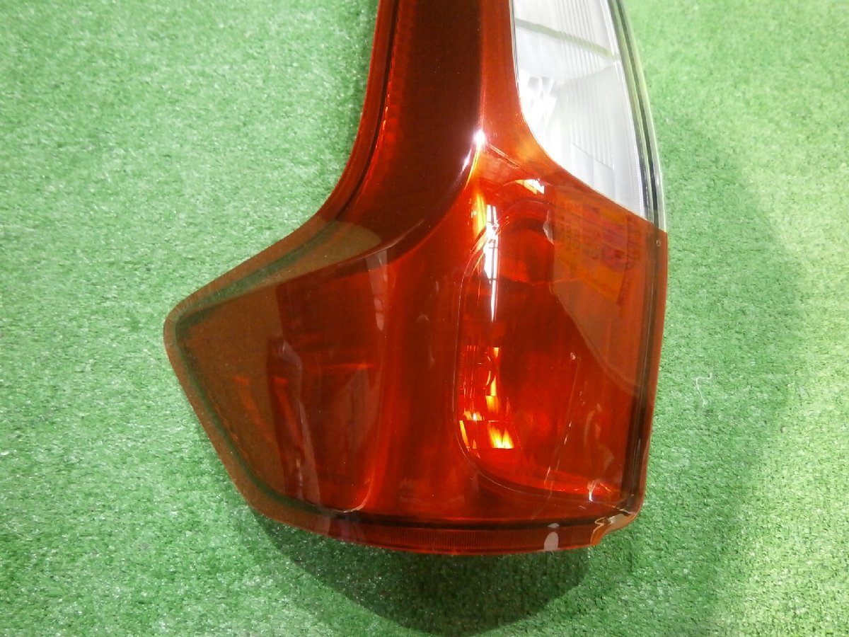 三菱　EKワゴン　B11W 左テールランプ_画像2