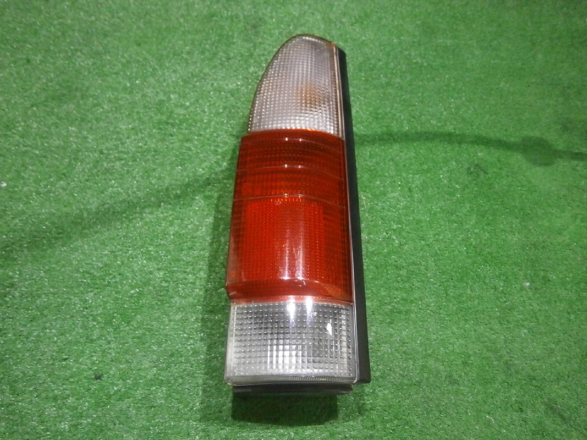 ダイハツ　アトレー　S230G　右テールランプ_画像1