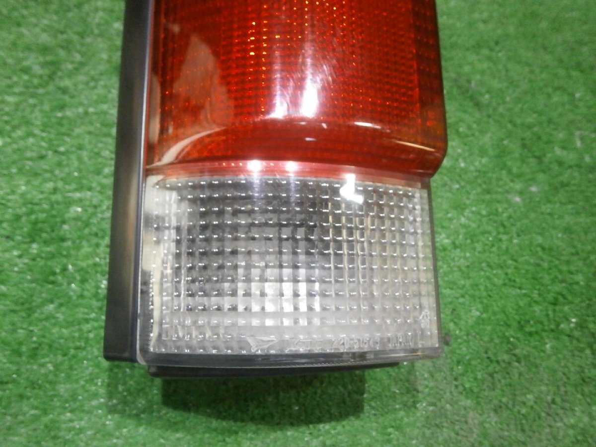 ダイハツ　アトレー　S230G　左テールランプ_画像2