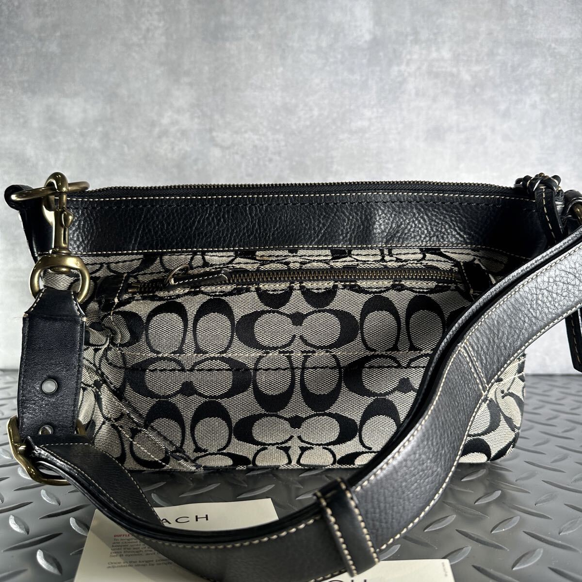 1円■極美品■COACH コーチ■ショルダーバッグ ビジネスバッグ メンズ レディース レザー×キャンバス ブラック 黒 クロスボディ 斜め掛け_画像2