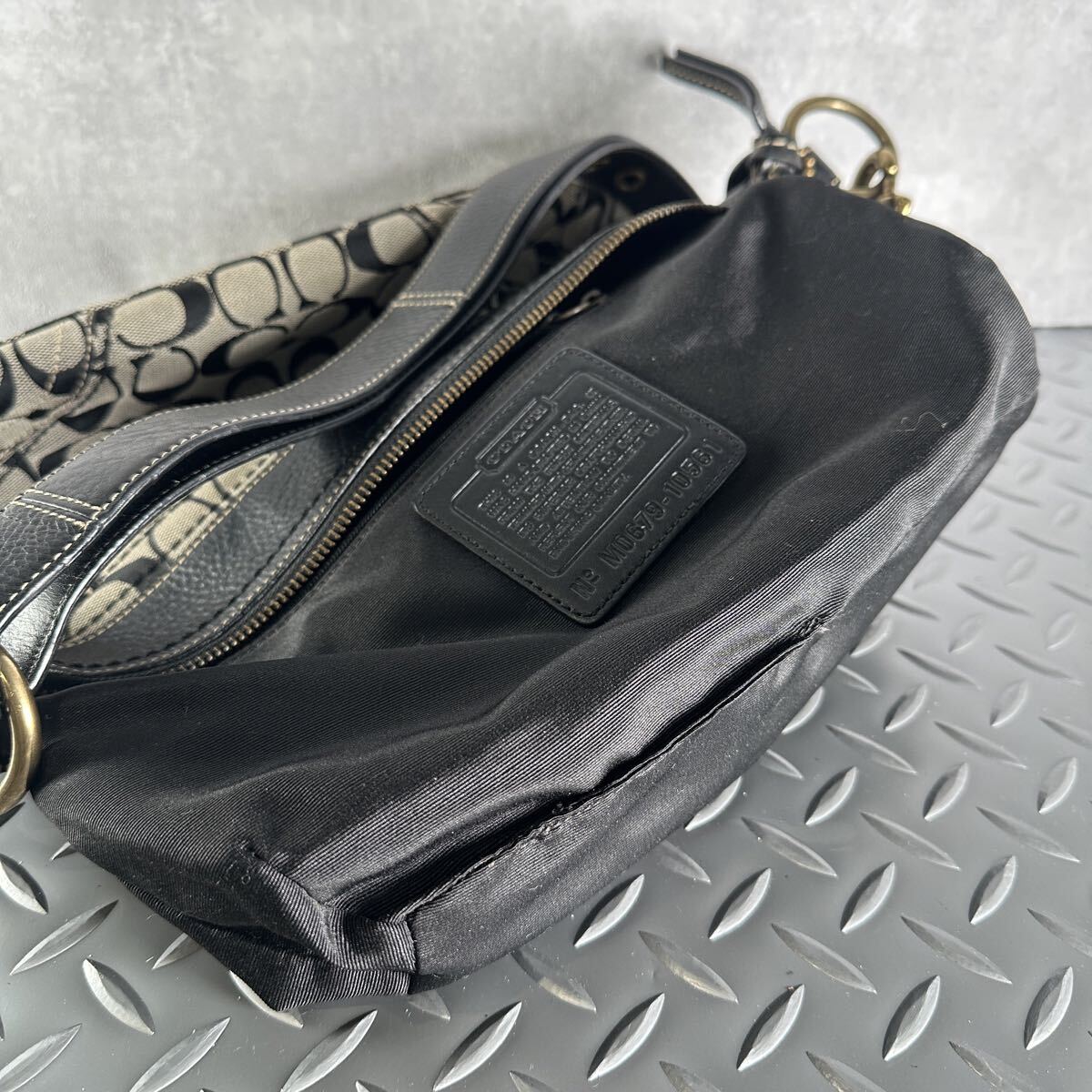 1円■極美品■COACH コーチ■ショルダーバッグ ビジネスバッグ メンズ レディース レザー×キャンバス ブラック 黒 クロスボディ 斜め掛け_画像6