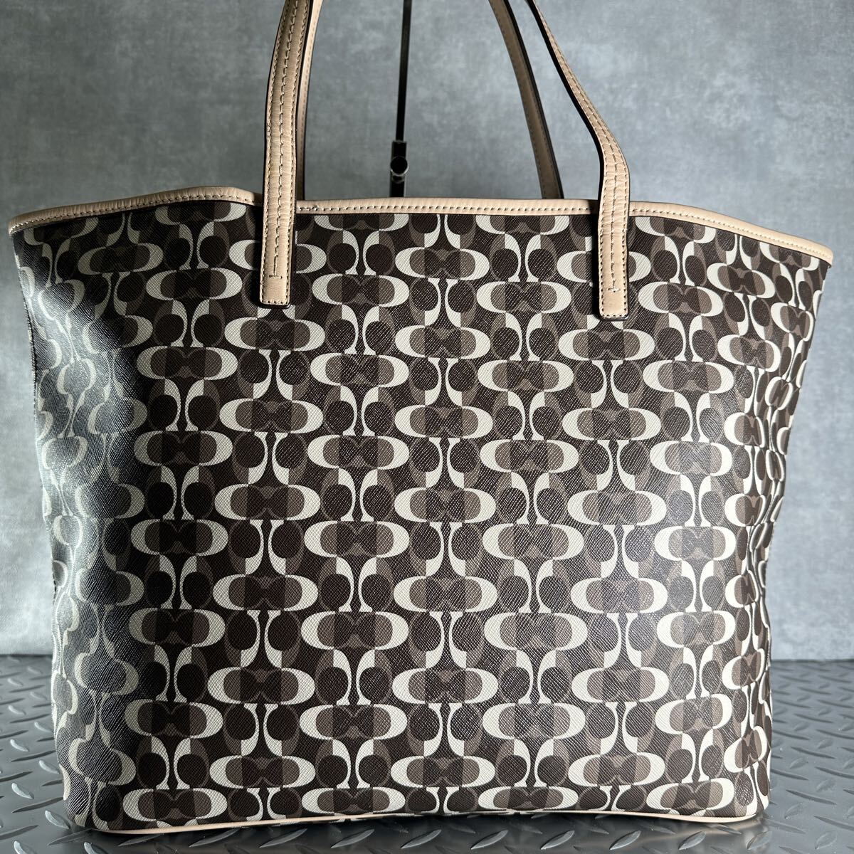 1円■新品同様■COACH コーチ■トートバッグ ビジネスバッグ 大容量 A4 メンズ レディース PVCレザー ブラウン ハンドバッグ_画像2