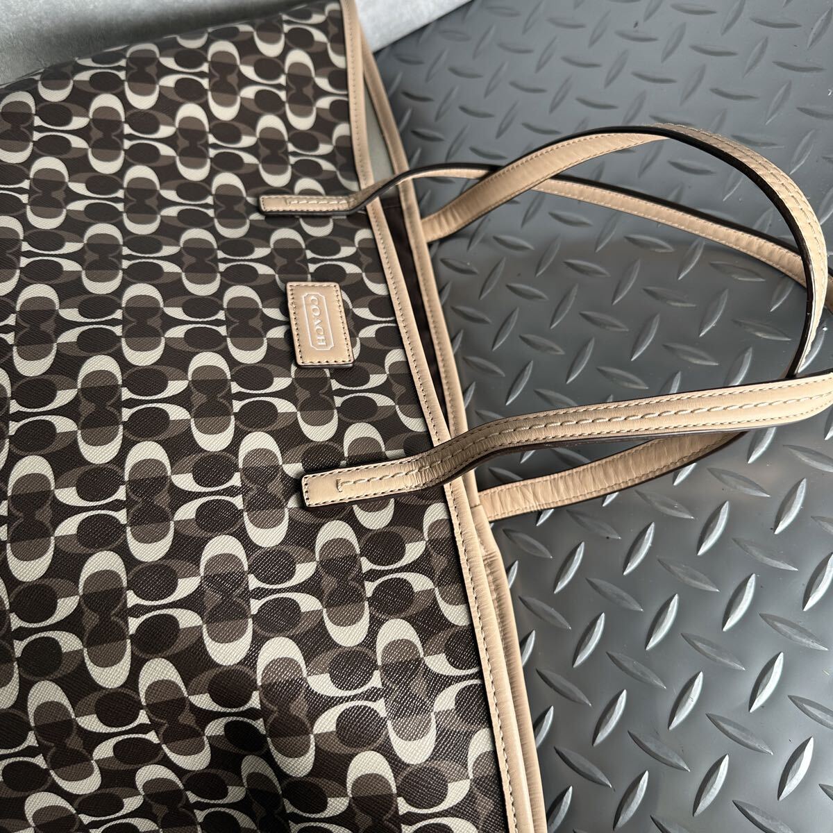 1円■新品同様■COACH コーチ■トートバッグ ビジネスバッグ 大容量 A4 メンズ レディース PVCレザー ブラウン ハンドバッグ_画像3