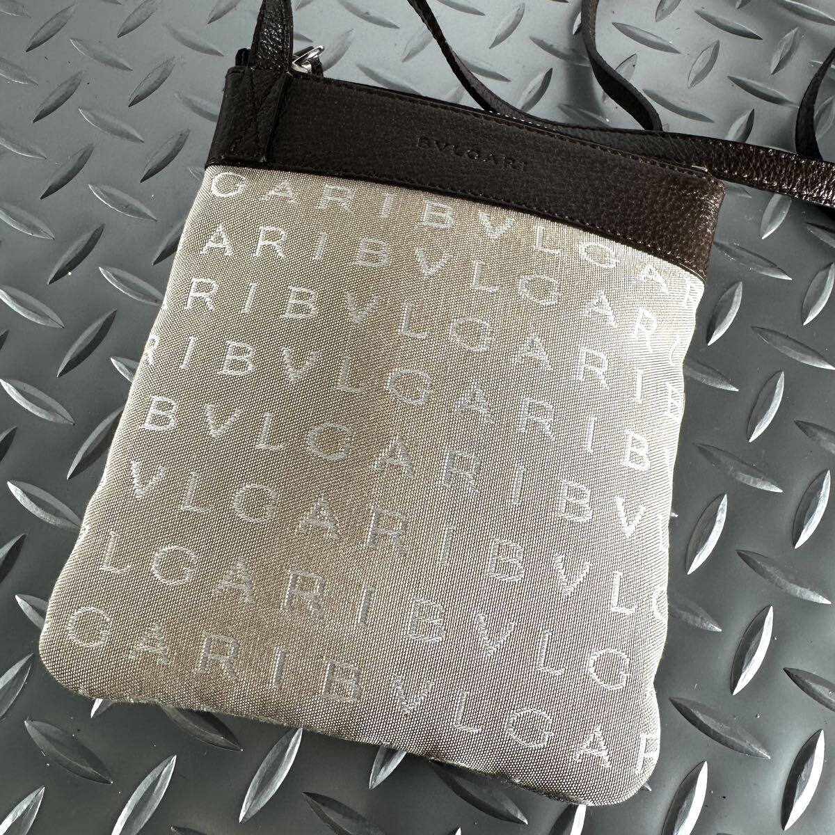 1 иен # превосходный товар #BVLGARI BVLGARY # сумка на плечо sakoshu Logo любитель наклонный .. небольшая сумочка парусина кожа женский мужской 