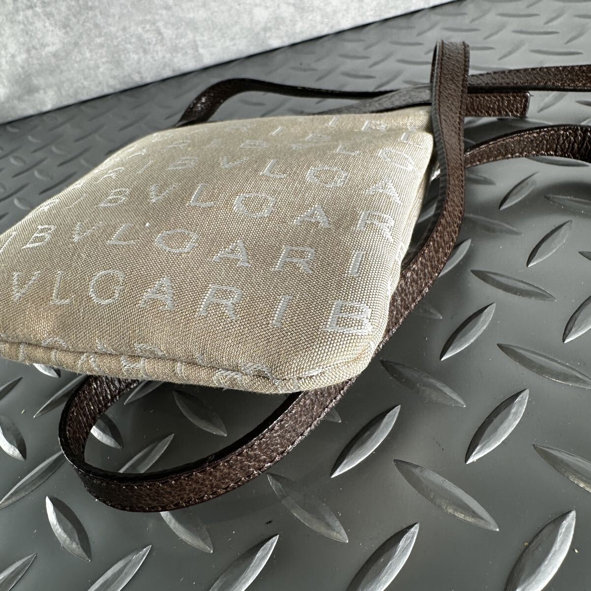 1 иен # превосходный товар #BVLGARI BVLGARY # сумка на плечо sakoshu Logo любитель наклонный .. небольшая сумочка парусина кожа женский мужской 