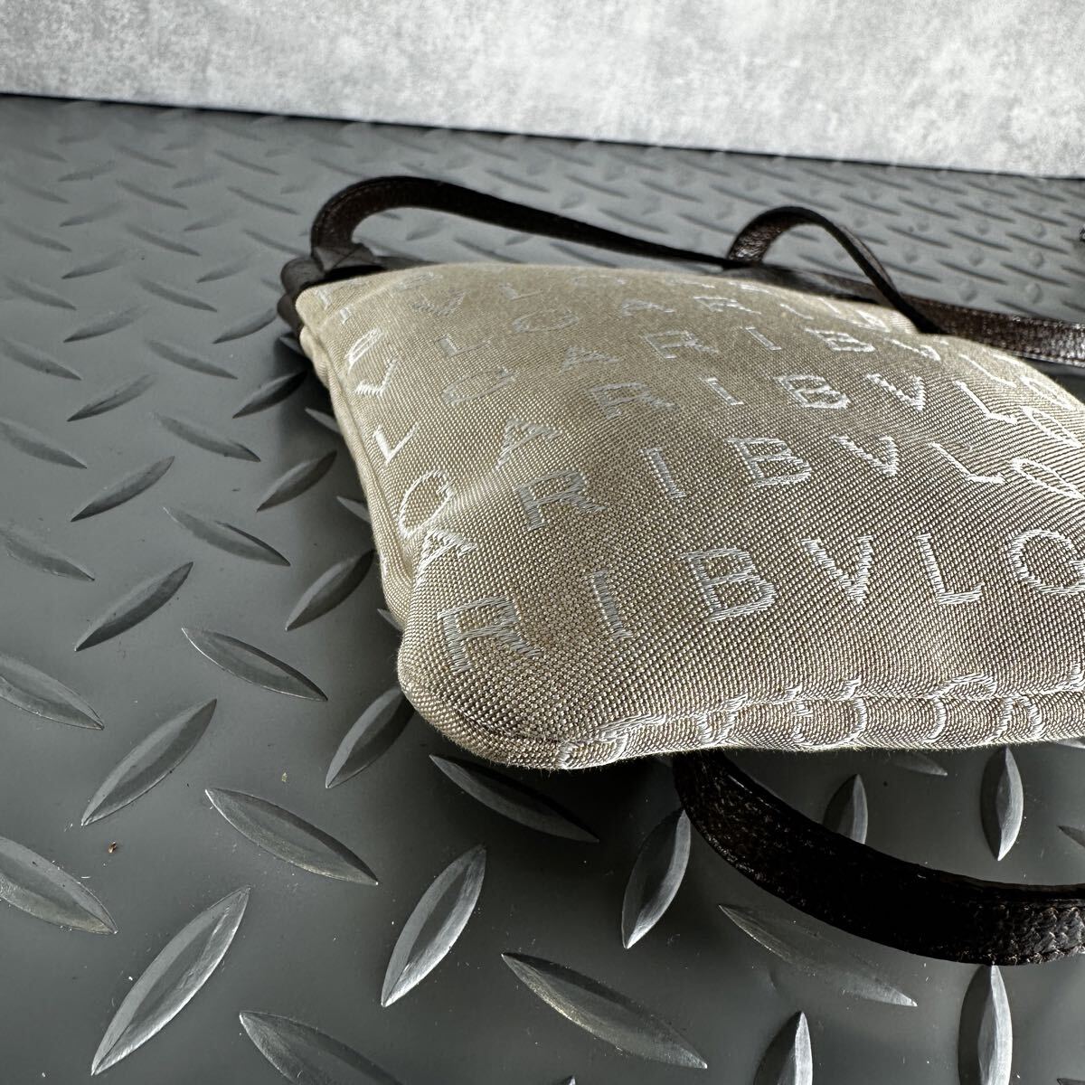 1 иен # превосходный товар #BVLGARI BVLGARY # сумка на плечо sakoshu Logo любитель наклонный .. небольшая сумочка парусина кожа женский мужской 