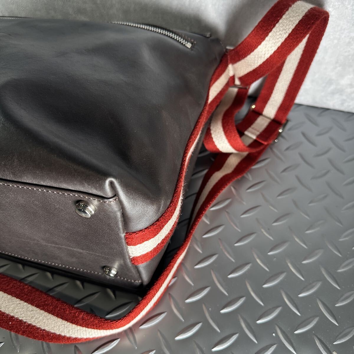 1円■超美品■バリー BALLY■メッセンジャーバッグ ビジネスバッグ 本革 大容量 メンズ レザー ショルダーバッグ 斜め掛け クロスボディ_画像5