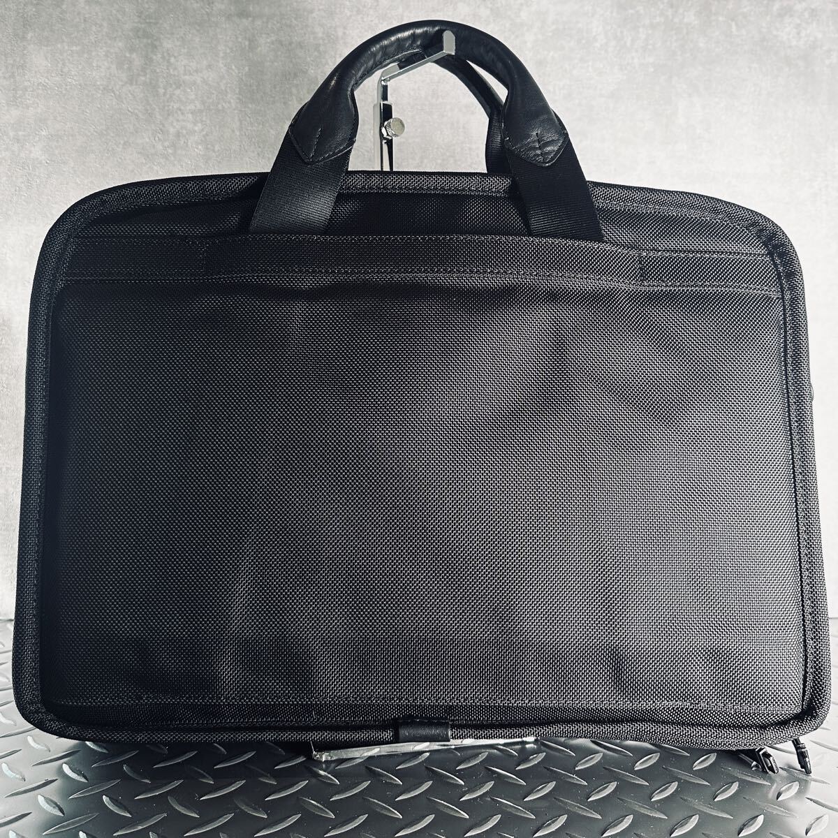 1円■美品■TUMI トゥミ■ビジネスバッグ ブリーフケース トートバッグ 黒 大容量 ブラック A4 オーガナイザー メンズ 書類_画像2