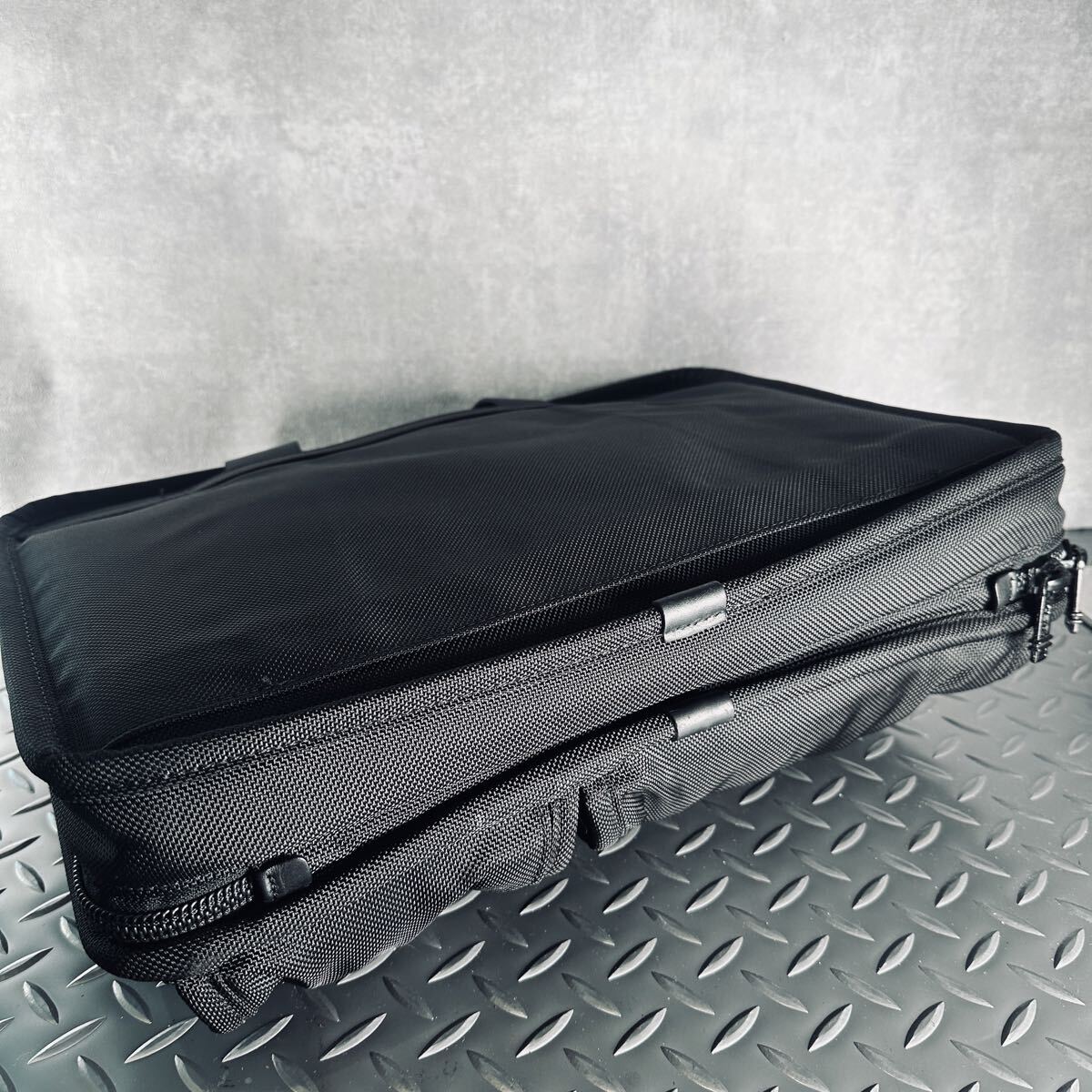 1円■美品■TUMI トゥミ■ビジネスバッグ ブリーフケース トートバッグ 黒 大容量 ブラック A4 オーガナイザー メンズ 書類_画像5