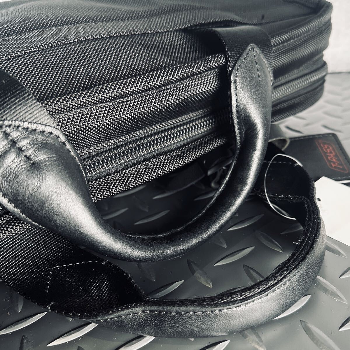 1円■美品■TUMI トゥミ■ビジネスバッグ ブリーフケース トートバッグ 黒 大容量 ブラック A4 オーガナイザー メンズ 書類_画像6