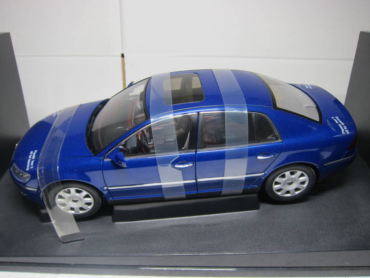 1/18 オートアート フォルクスワーゲン フェートン ブルーパール_画像2