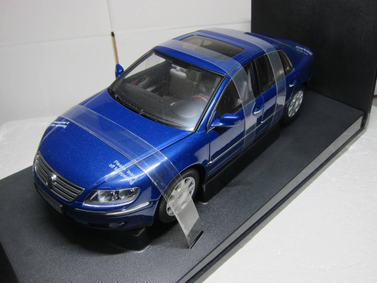 1/18 オートアート フォルクスワーゲン フェートン ブルーパール_画像3