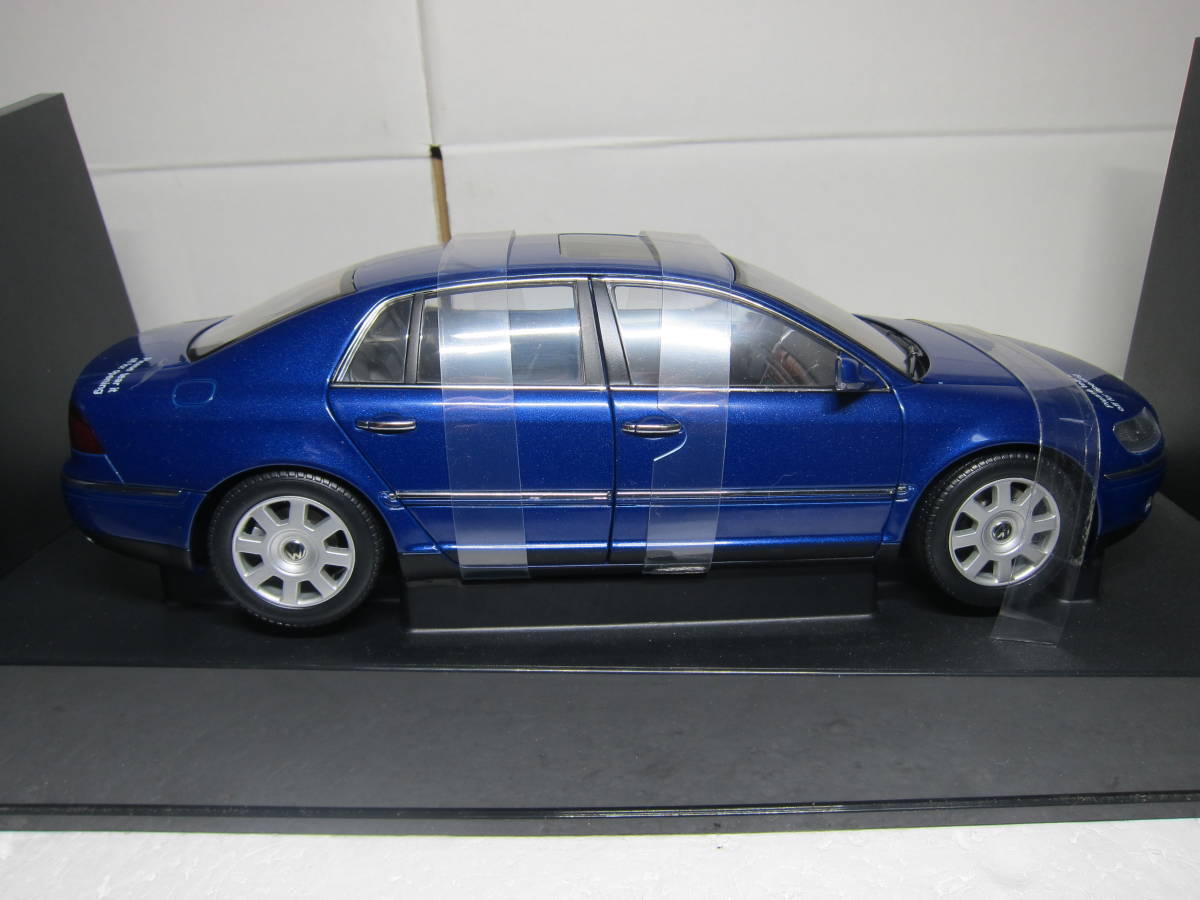 1/18 オートアート フォルクスワーゲン フェートン ブルーパール_画像4