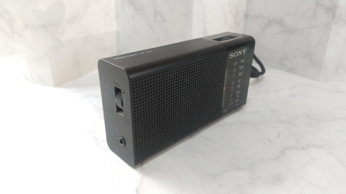 K5452 SONY ICF-P36 FM/AM ラジオ ハンディポータブルラジオ 簡易確認&簡易清掃&ラジオ受信& 音出しOK 現状品 送料無料 _画像5