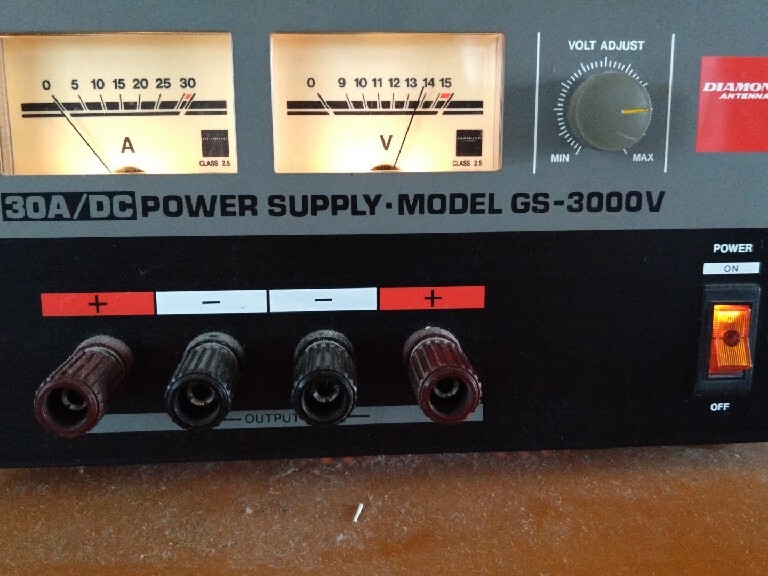 DIAMOND 安定化電源　GS-3000V　30A　動作品_画像1
