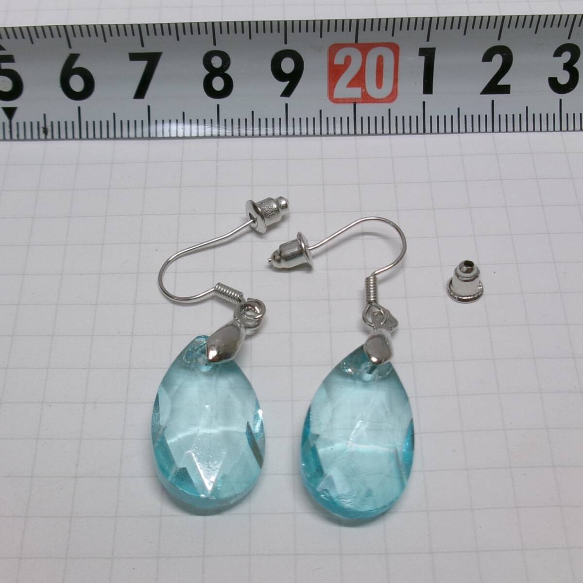 アクリル　ピアス　フックピアス　予備キャッチ1個付き　大網てんとう虫　2556_画像4