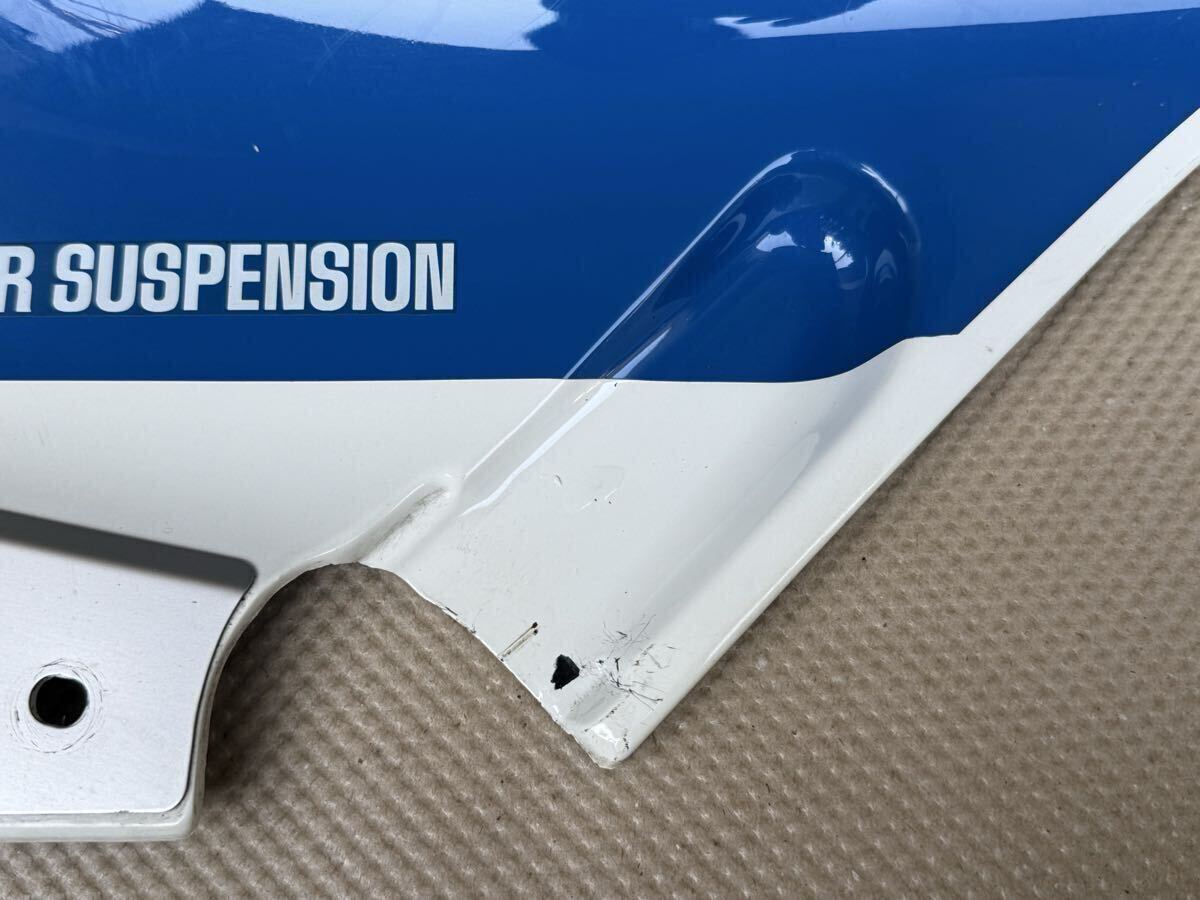 RG500/RG400共通　純正左サイドカバー　青白ワークスカラー_画像3