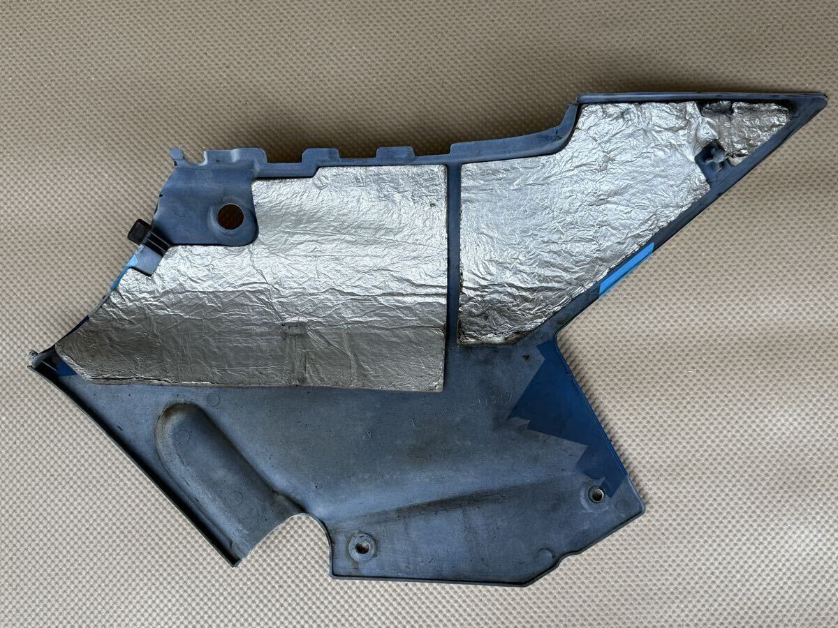 RG500/RG400共通　純正左サイドカバー　青白ワークスカラー_画像6
