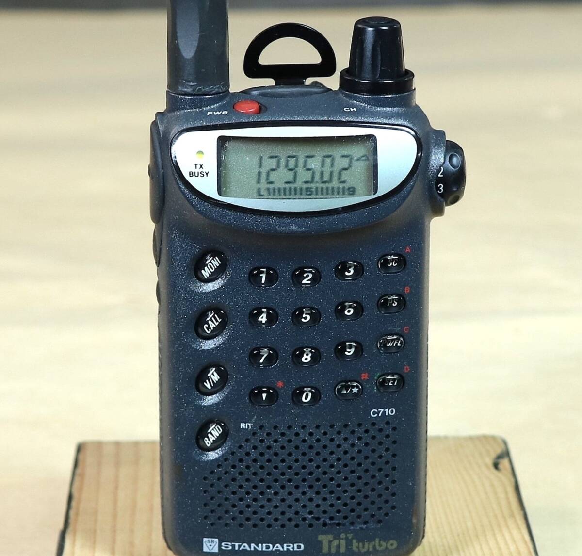 ※美品! STANDARD スタンダード C710 145/430/1200MHz トーンスケルチ・キーボード装備、トリプルハンディー ワイド受信対応(C701)_画像1