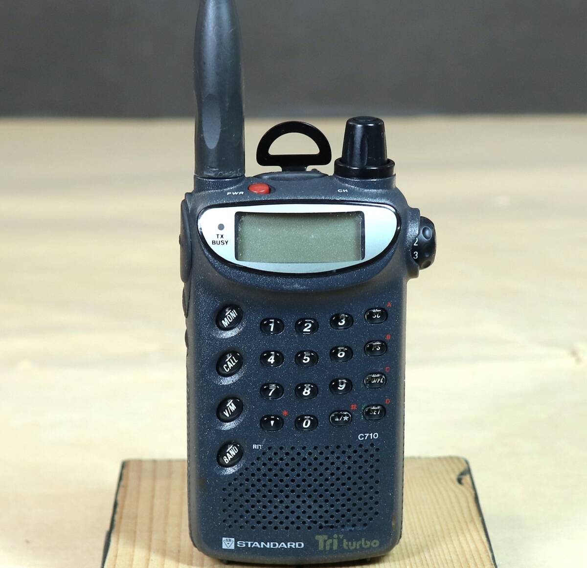 ※美品! STANDARD スタンダード C710 145/430/1200MHz トーンスケルチ・キーボード装備、トリプルハンディー ワイド受信対応(C701)_画像3
