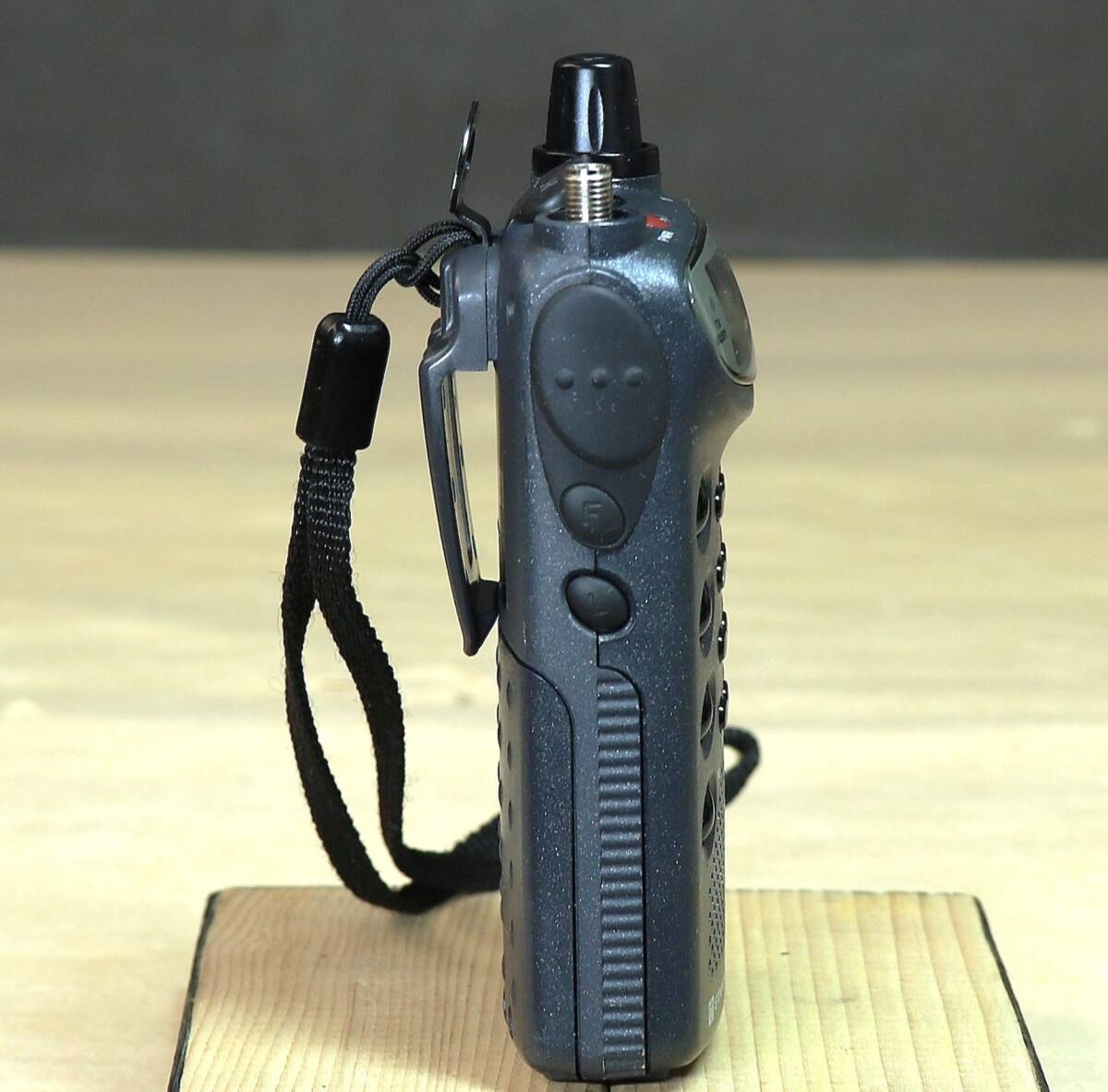 ※美品! STANDARD スタンダード C710 145/430/1200MHz トーンスケルチ・キーボード装備、トリプルハンディー ワイド受信対応(C701)_画像5