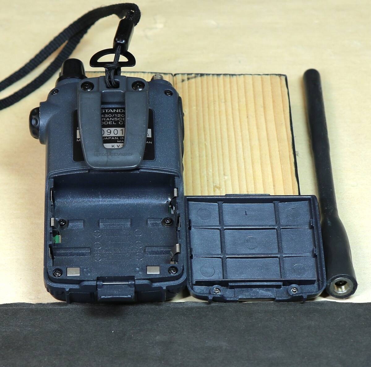 ※美品! STANDARD スタンダード C710 145/430/1200MHz トーンスケルチ・キーボード装備、トリプルハンディー ワイド受信対応(C701)_画像8