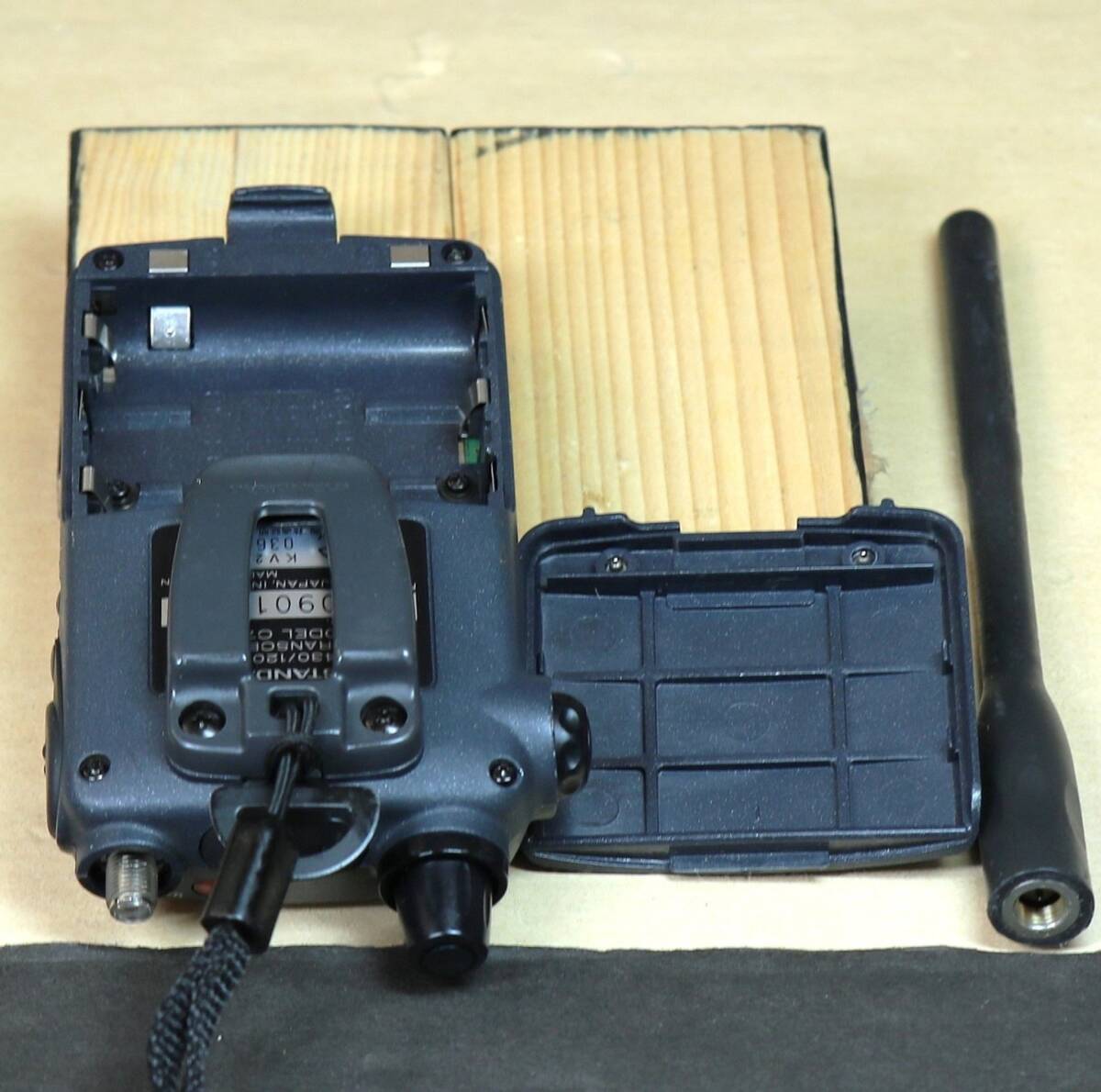 ※美品! STANDARD スタンダード C710 145/430/1200MHz トーンスケルチ・キーボード装備、トリプルハンディー ワイド受信対応(C701)_画像9