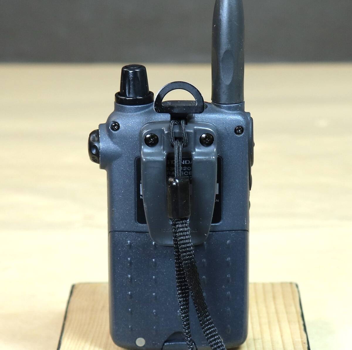 ※美品! STANDARD スタンダード C710 145/430/1200MHz トーンスケルチ・キーボード装備、トリプルハンディー ワイド受信対応(C701)_画像2