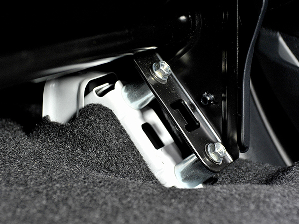 国内発送 新品 SLAM 2017-2025 ハイラックス GUN125 REVO リアシート 角度調整 後部座席 延長スペーサー 25mm ブラック リクライニング_画像4