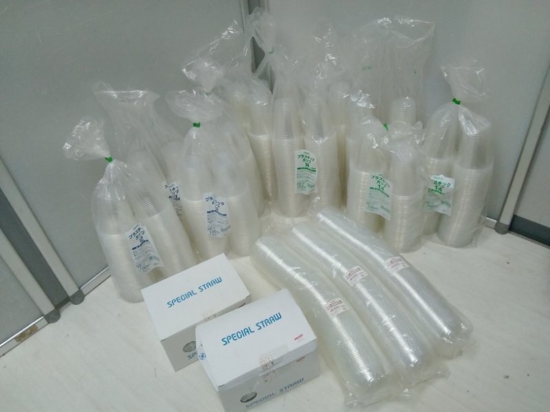 1 未使用品 プラスチック 容器 大量 まとめて HEIKO カップ カップ蓋 フタ ストロー ドリンクカップ プラ プラスチックカップ 使い捨て_画像1
