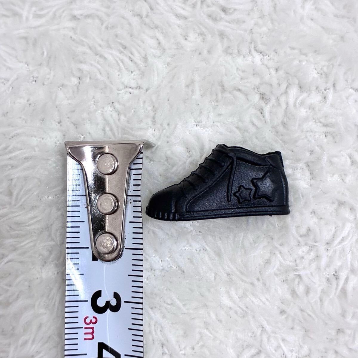 1/12ドール 服 4点セット ニットカーディガン タンクトップ デニムパンツ スニーカー コーデセット 着せ替え 男の子ドール用衣装 シンプル_画像9