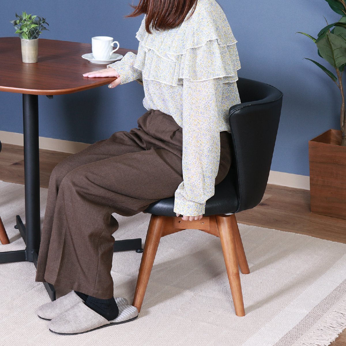 送料無料 ダイニングチェア 座面回転式 天然木ラバーウッド脚部 イス 椅子 食卓 おしゃれ インテリア 幅50cm 座面高40cm ブラック 黒 新品_画像4