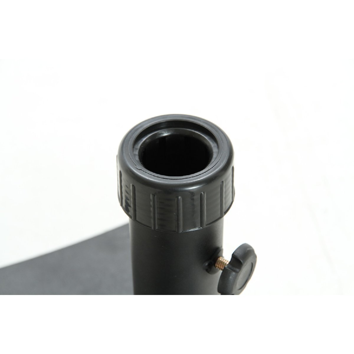 送料無料 これは便利 壁につけられる半円 パラソルベース セメント錘 重り ベランダ バルコニー アウトドア 車中泊 重さ20kg ブラック 新品_画像4