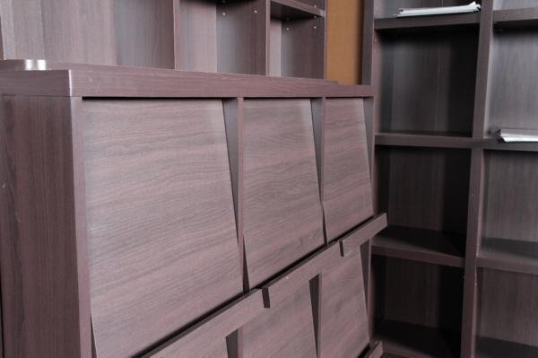 送料無料/ディスプレイラック 収納棚 フラップ扉 6枚 キャビネット 飾り棚 本棚 おしゃれインテリア 幅119cm 高さ90cm ダークブラウン/新品_画像5