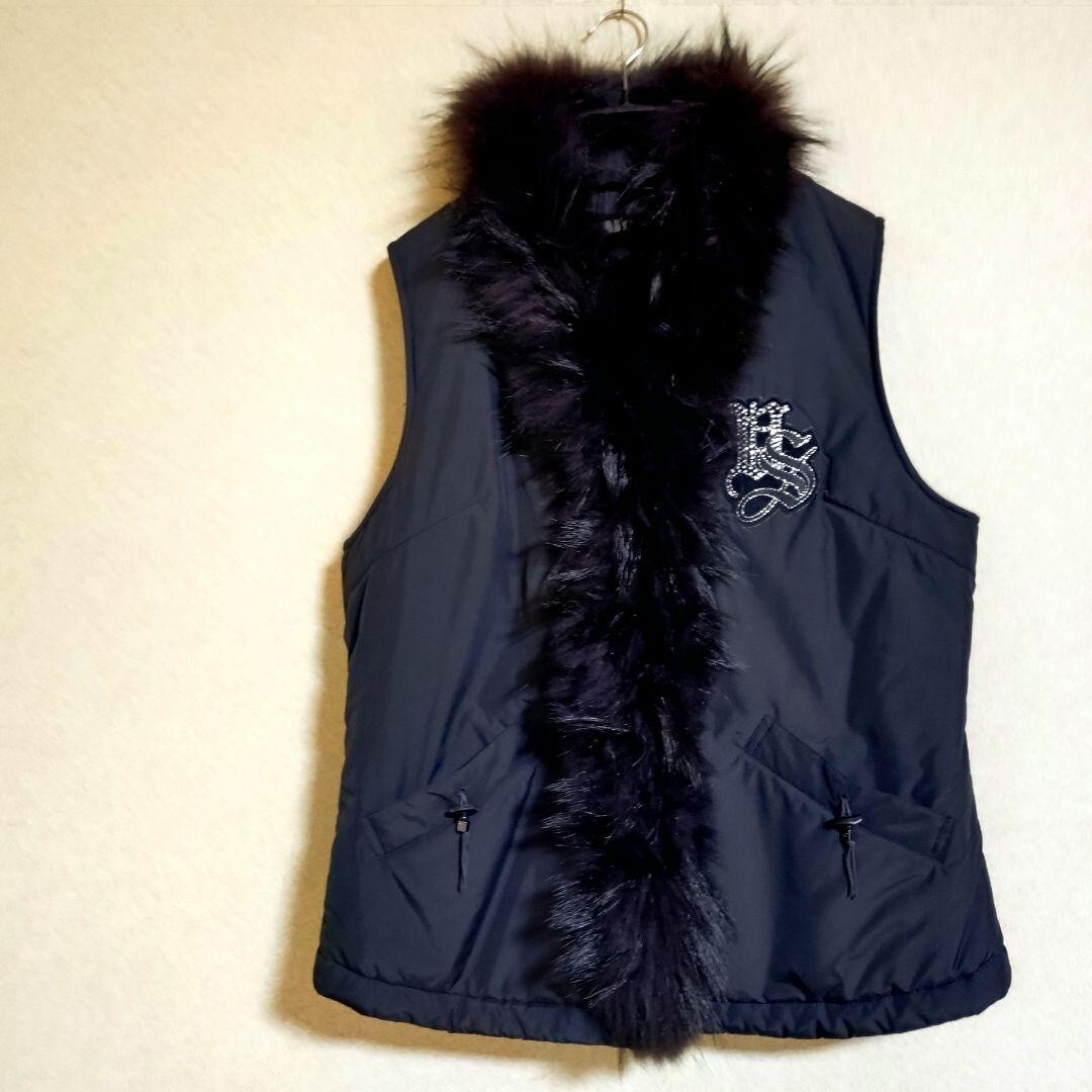 レディースL リアルラクーンファー中綿入りベスト ラインストーンワッペン 黒ブラック_画像1